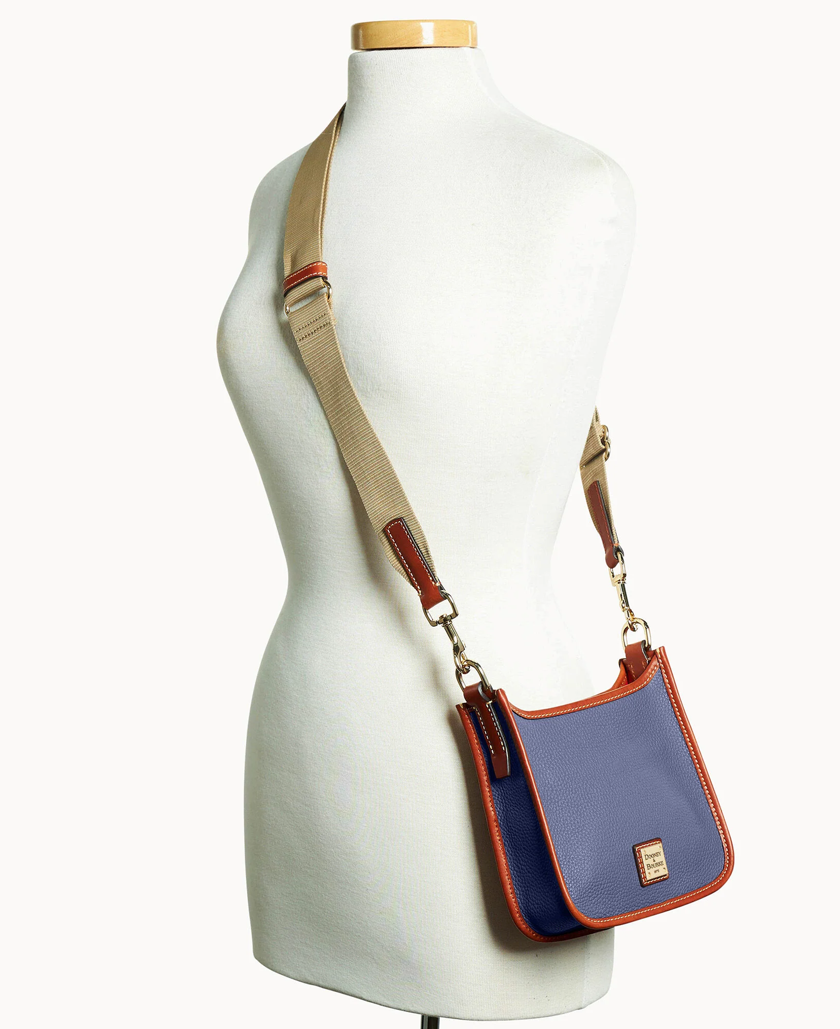 Pebble Grain Small Messenger - Image 20